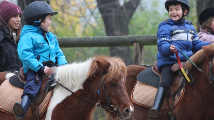 5 BONNES RAISONS D'OFFRIR DE L'ÉQUITATION À NOËL