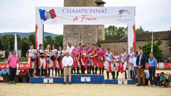 Podium Championnat de France Horse-ball féminin à Cluny