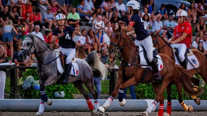 Les championnats d’Europe U21 et U16 se sont joués à Ponte de Lima (POR), sous l’égide de la Fédération internationale de horse-ball (FIHB). Du 6 au 11 août, deux équipes ont défendu les couleurs tricolores et sont revenues avec une médaille d’or pour les U21 et une médaille d’argent pour les U16.