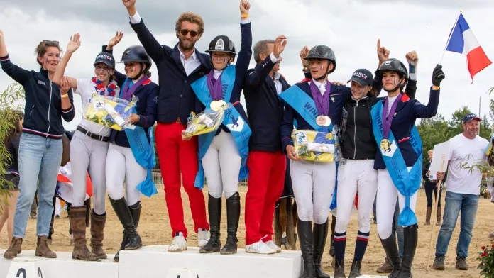 Quatre médailles dont l'or par équipes et en individuel aux championnats d’Europe Poneys