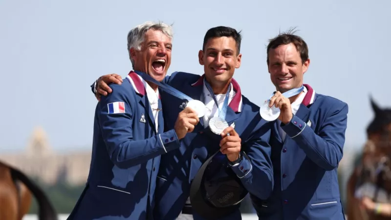 Karim Laghouag et Triton Fontaine, Stéphane Landois et Chaman Dumontceau*Ride for Thaïs ainsi que Nicolas Touzaint et Diabolo Menthe ont offert une troisième médaille consécutive à la France, dans son jardin à Versailles (78) Jeux de Paris 2024