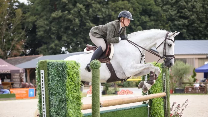 Le National Hunter FFE - Flex-on s’est arrêté à Vierzon (18) Virginie Lanchais et Gamora de Sezilles