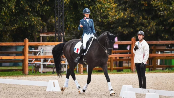 Focus sur le rôle de school rider en para-dressage Sébastien Goyheneix, school rider de Chiara Zenati et Swing Royal*IFCE 